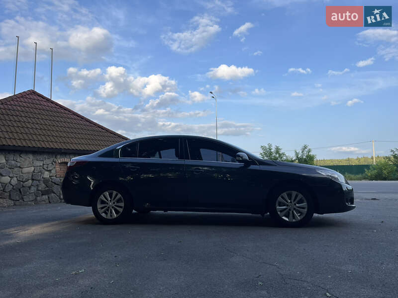 Renault Latitude 2012