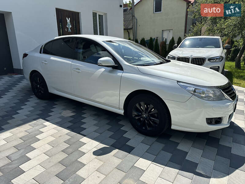 Седан Renault Latitude 2011 в Львові