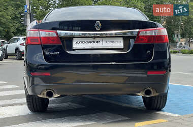 Седан Renault Latitude 2011 в 