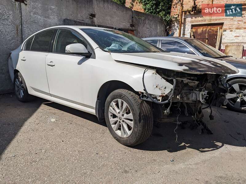 Renault Latitude 2013