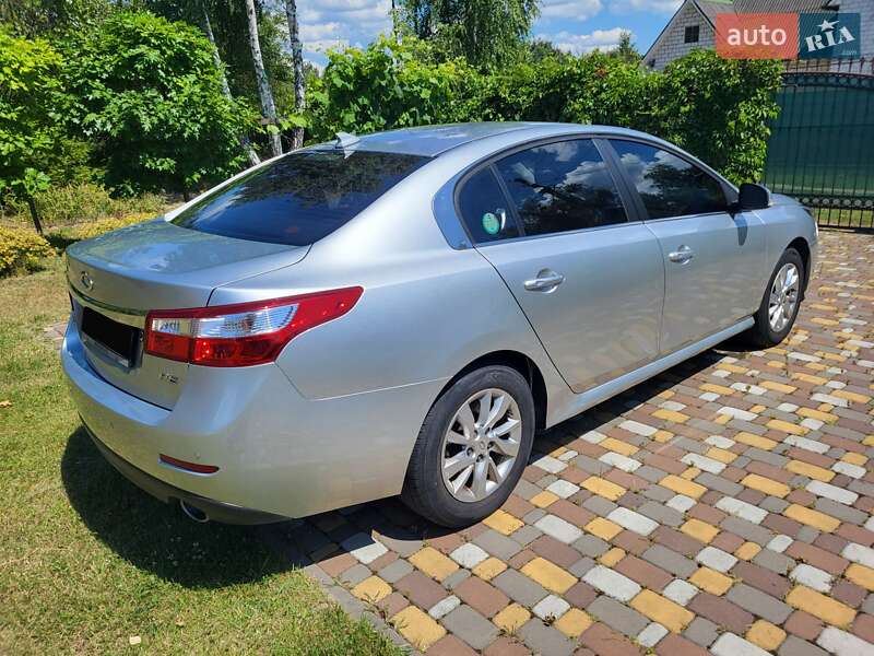 Седан Renault Latitude 2014 в Киеве