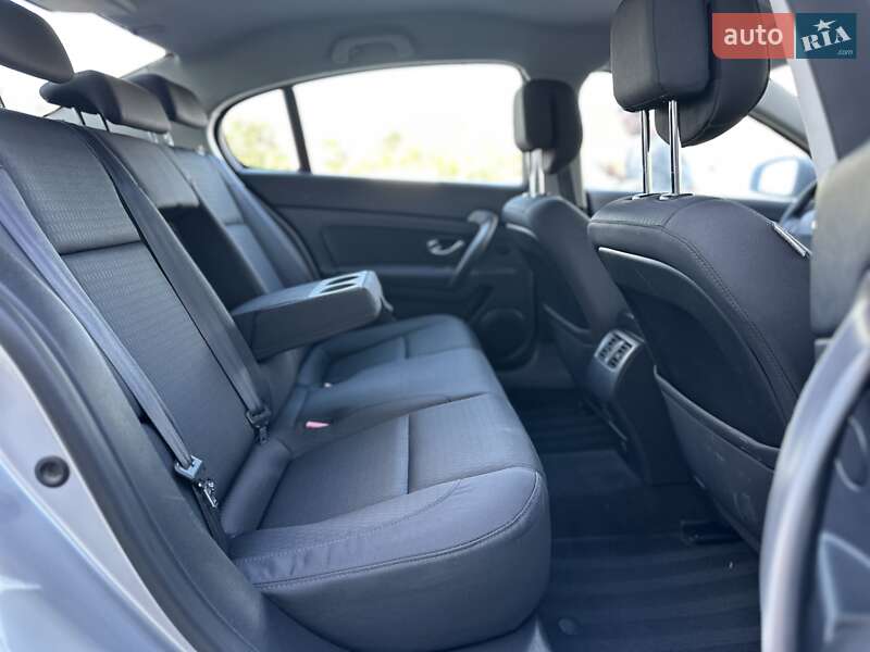 Седан Renault Latitude 2011 в Киеве