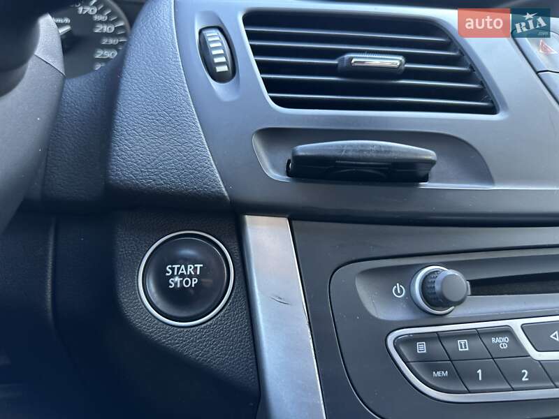 Седан Renault Latitude 2011 в Киеве