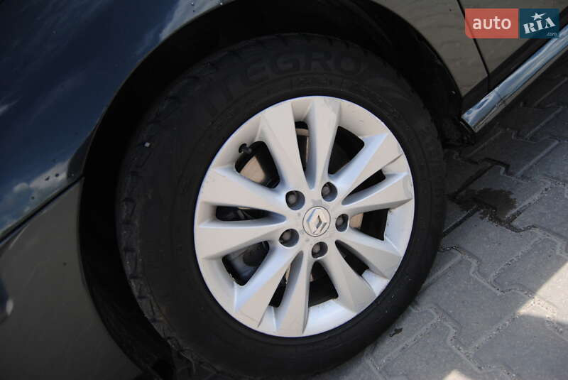 Седан Renault Latitude 2012 в Хмельницком