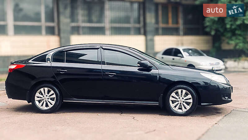 Седан Renault Latitude 2011 в Киеве
