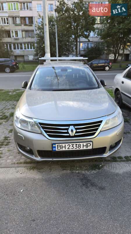 Седан Renault Latitude 2012 в 