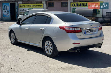 Седан Renault Latitude 2010 в 