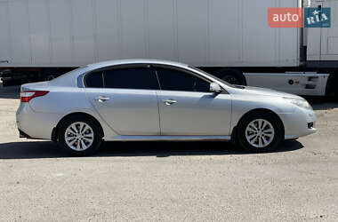 Седан Renault Latitude 2010 в 