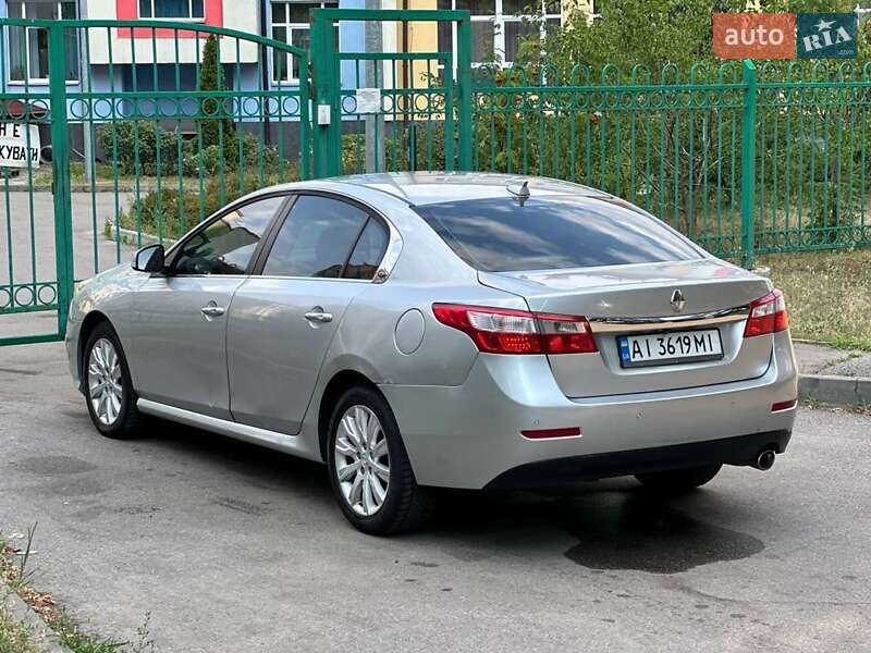 Седан Renault Latitude 2014 в Киеве