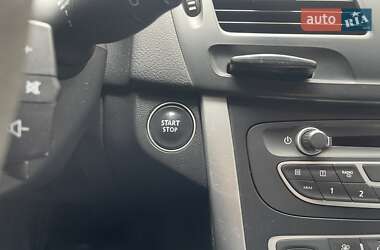 Седан Renault Latitude 2011 в 