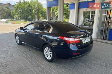 Седан Renault Latitude 2011 в 