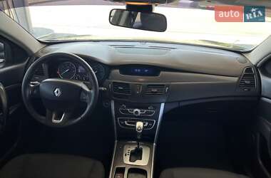 Седан Renault Latitude 2011 в 