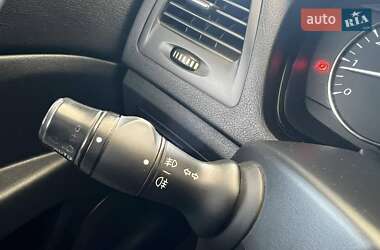 Седан Renault Latitude 2011 в 