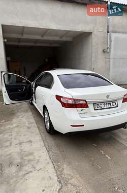 Седан Renault Latitude 2011 в 