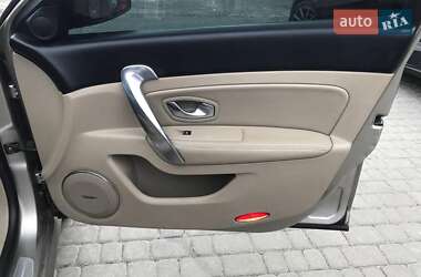 Седан Renault Latitude 2011 в 