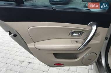 Седан Renault Latitude 2011 в 