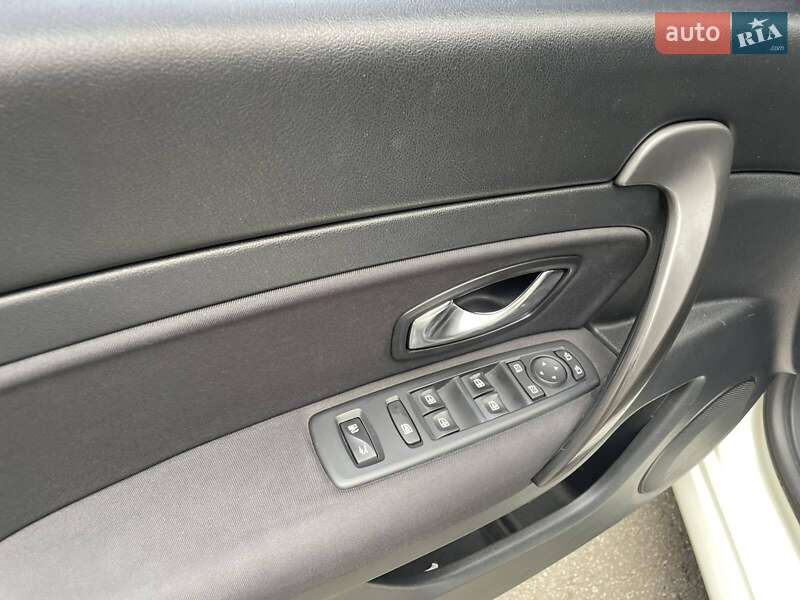 Седан Renault Latitude 2011 в Харькове