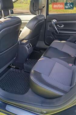 Седан Renault Latitude 2011 в 