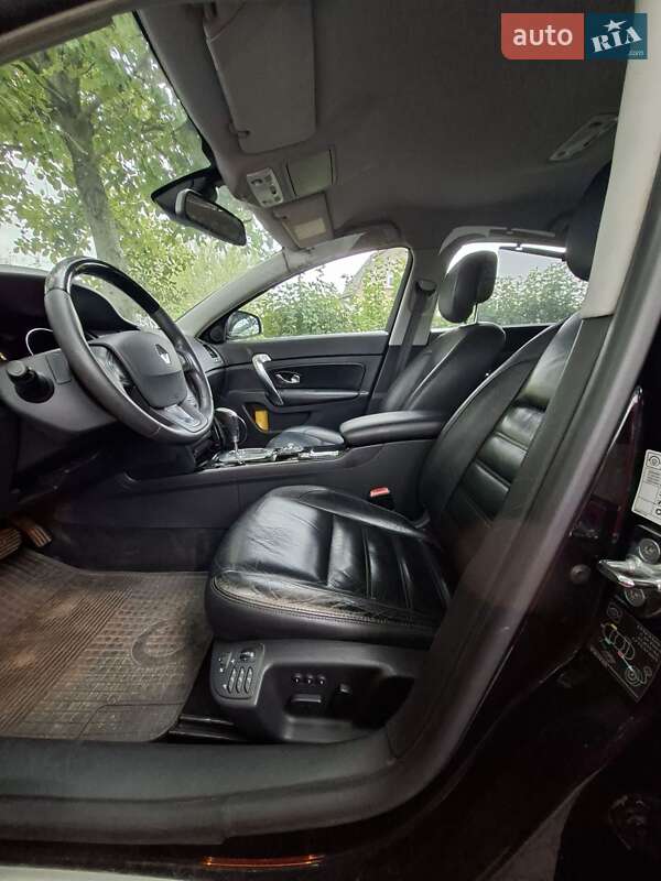 Седан Renault Latitude 2010 в Ровно