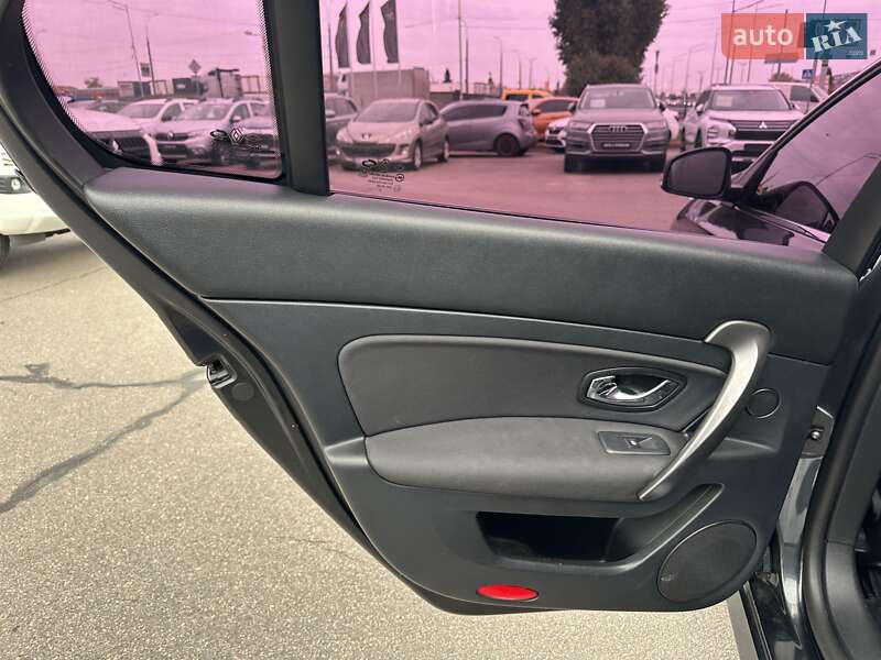 Седан Renault Latitude 2012 в Києві