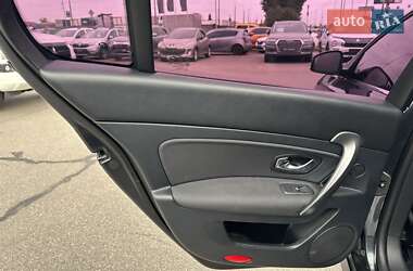 Седан Renault Latitude 2012 в 