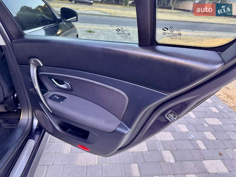 Седан Renault Latitude 2011 в Одесі