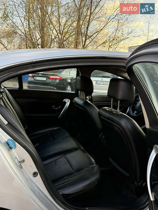 Седан Renault Latitude 2015 в Софиевской Борщаговке