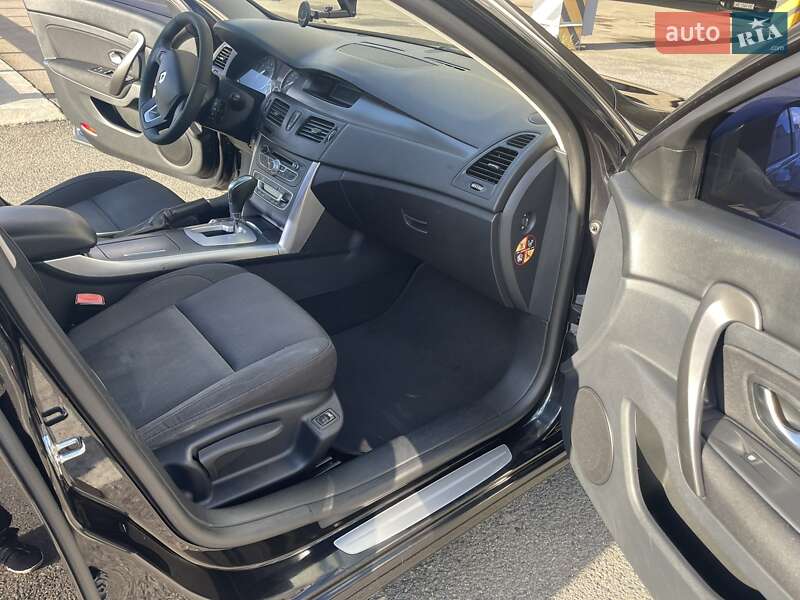 Седан Renault Latitude 2011 в Днепре