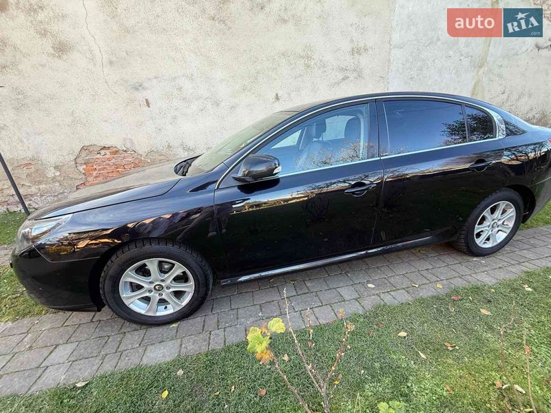 Седан Renault Latitude 2011 в Стрию