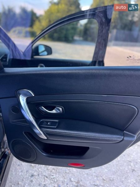 Седан Renault Latitude 2011 в Тернополі