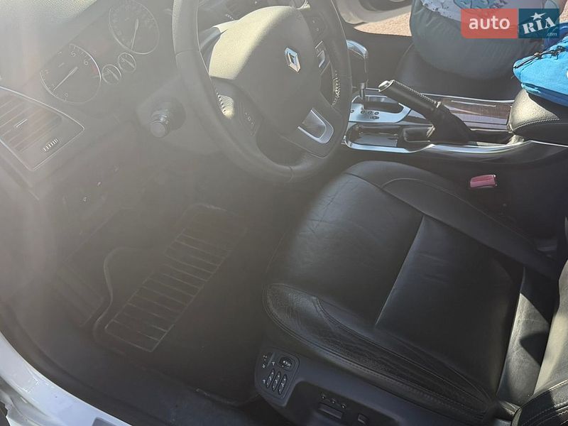 Седан Renault Latitude 2012 в Киеве