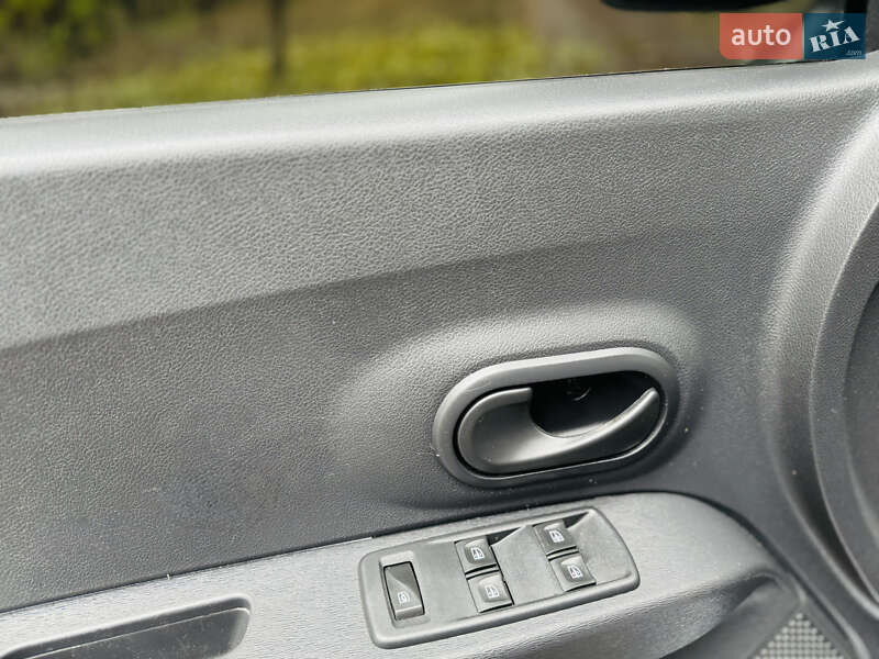 Минивэн Renault Lodgy 2018 в Ромнах фото 10 Минивэн Renault Lodgy 2018 в Ромнах