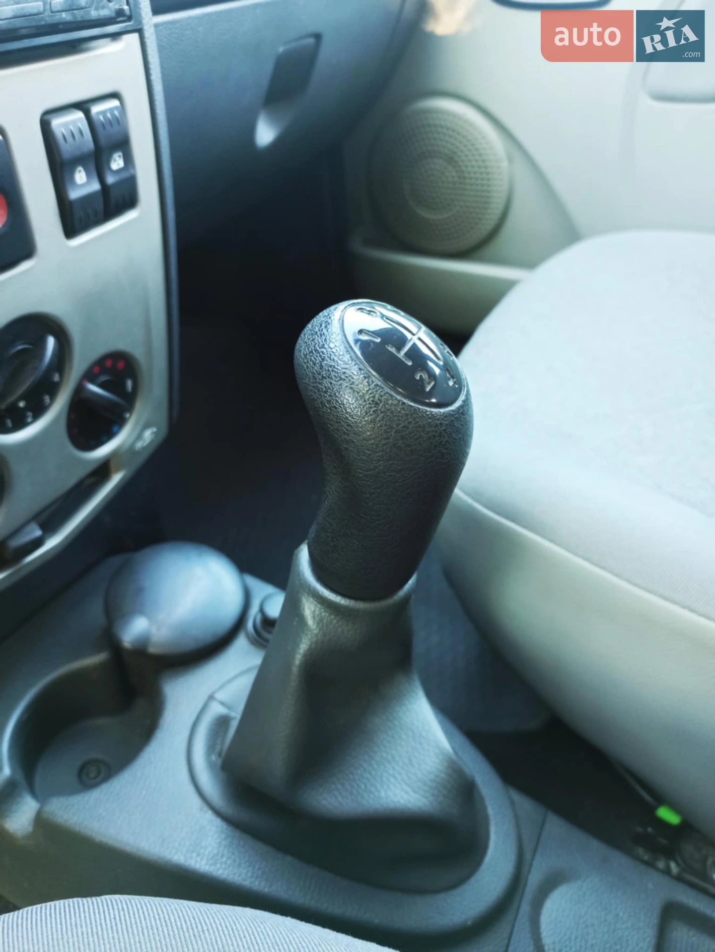 2012 Renault Logan - мініатюра 7