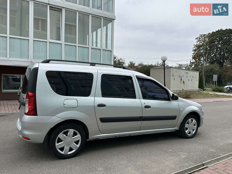 Универсал Renault Logan MCV 2010 в 