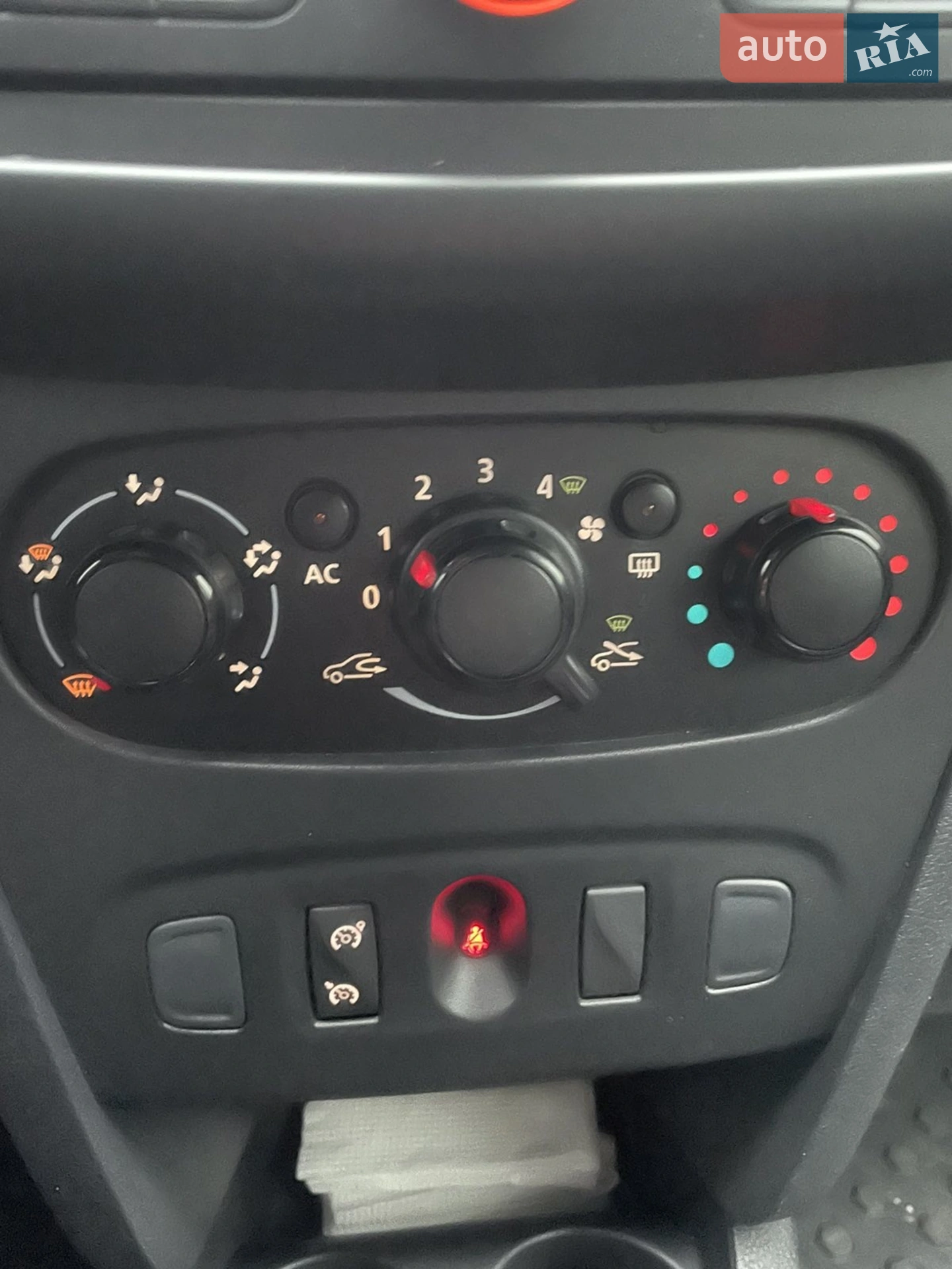 2013 Renault Logan - мініатюра 12
