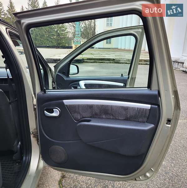 Універсал Renault Logan MCV 2010 в Жовтих Водах