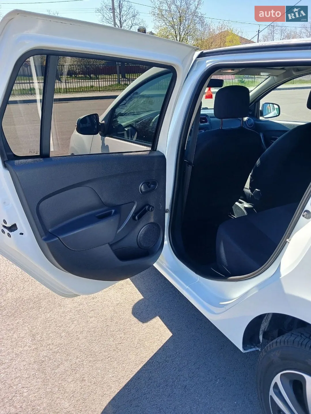 2014 Renault Logan - мініатюра 15