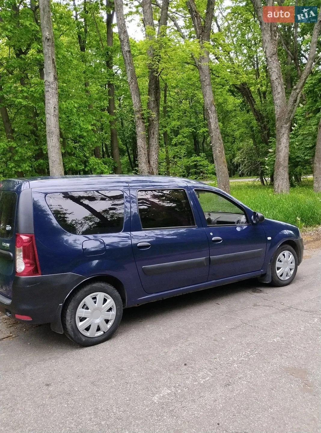 2010 Renault Logan - мініатюра 2