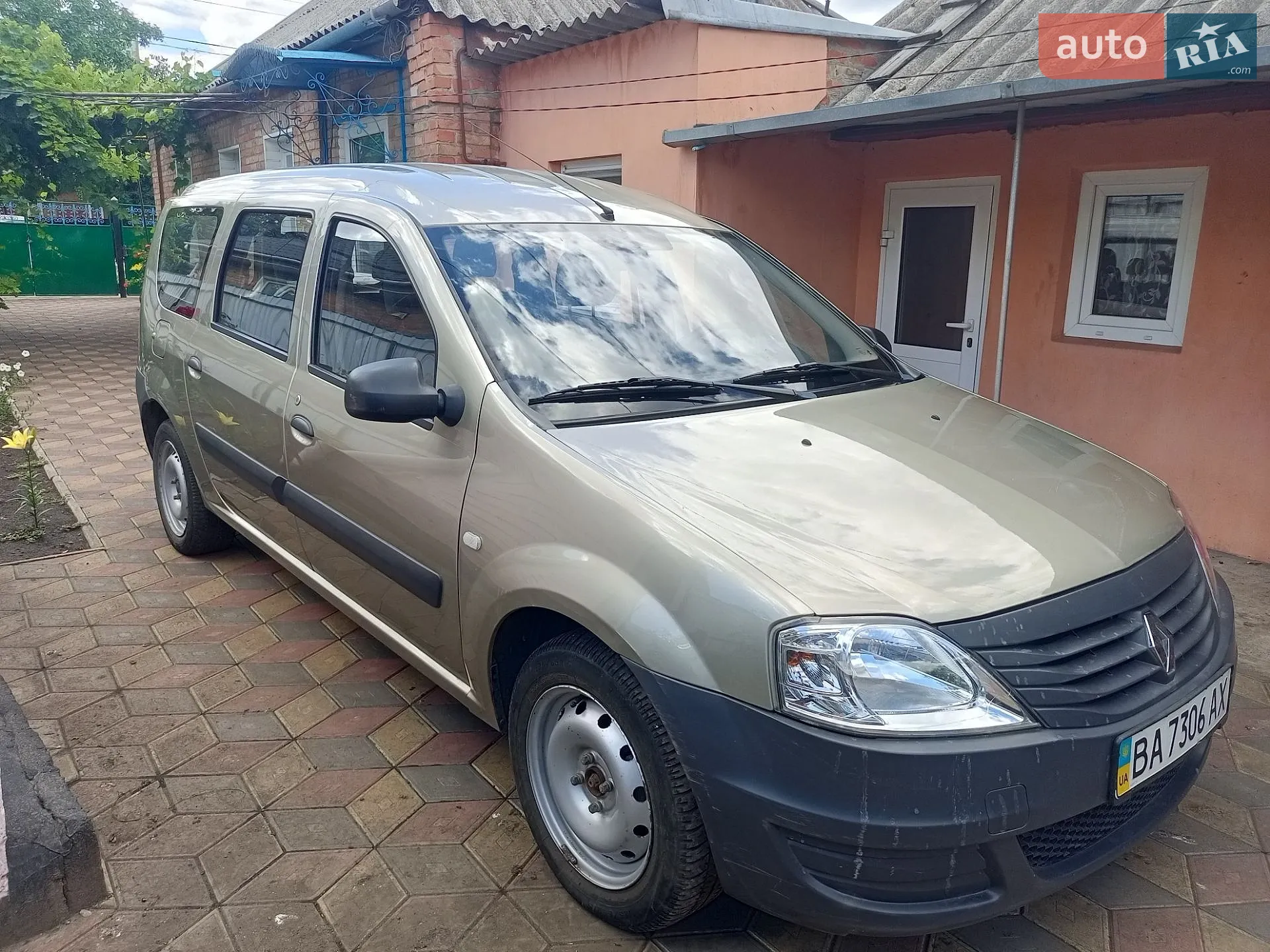 2011 Renault Logan - мініатюра 3