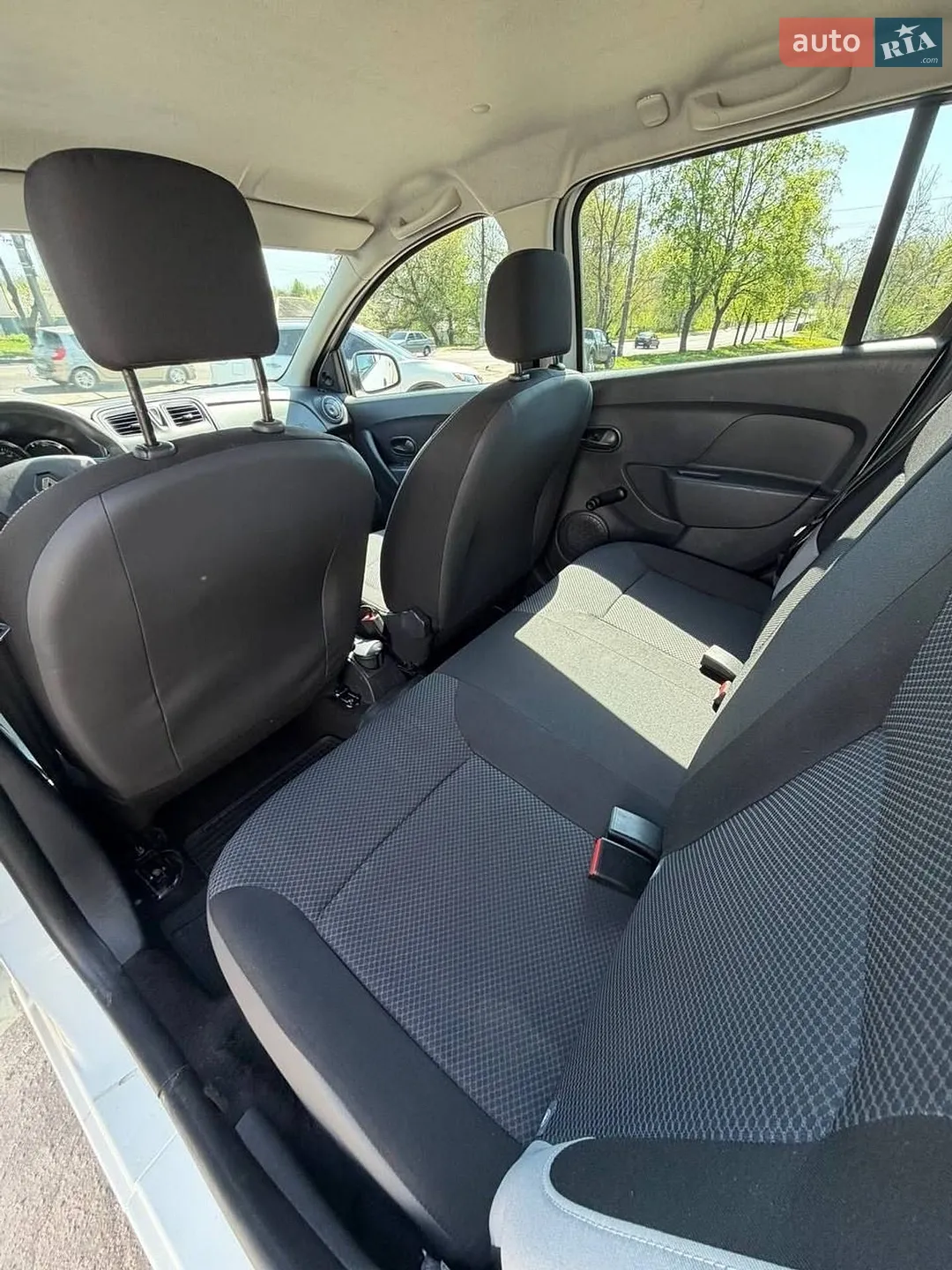 2015 Renault Logan - мініатюра 6