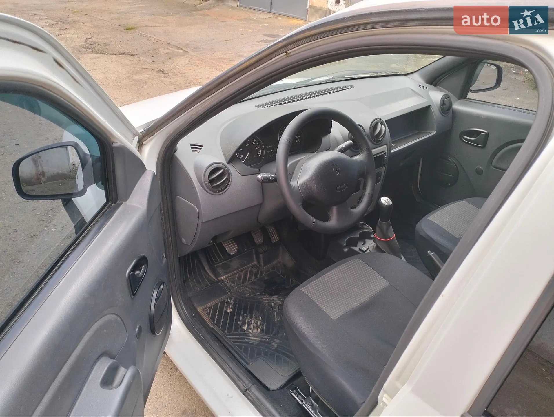 2011 Renault Logan - мініатюра 9