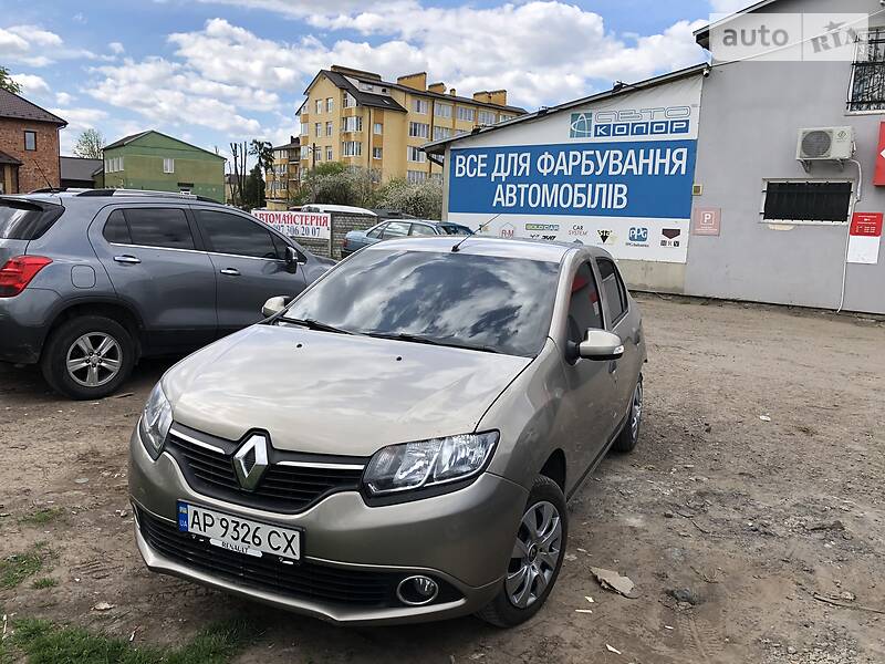 Седан Renault Logan 2015 в 