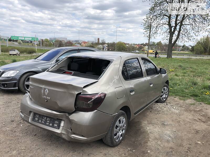 Седан Renault Logan 2015 в Львові
