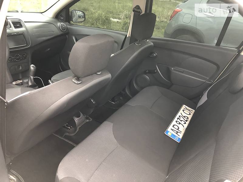 Седан Renault Logan 2015 в Львові