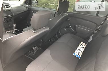 Седан Renault Logan 2015 в 