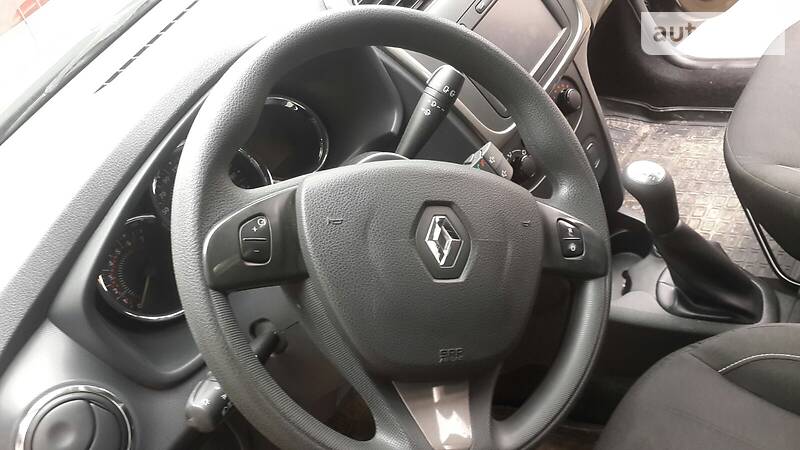 Седан Renault Logan 2015 в Львові