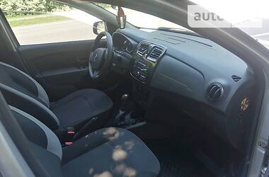 Седан Renault Logan 2014 в 