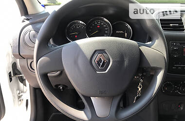 Седан Renault Logan 2013 в 