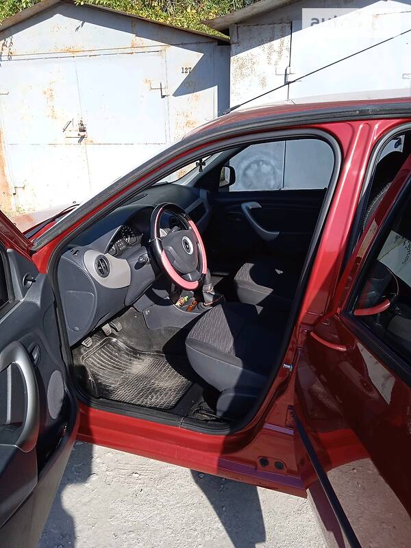 Седан Renault Logan 2012 в Запорожье фото 16 Седан Renault Logan 2012 в Запорожье