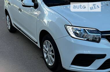 Седан Renault Logan 2019 в 
